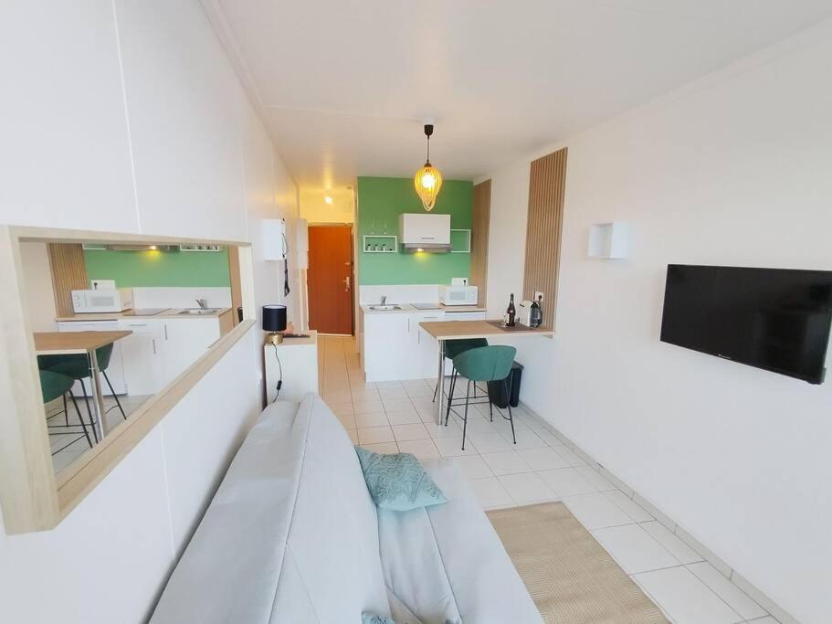 Studio Vue Mer - Plage De Trestraou Perros-Guirec Exterior photo